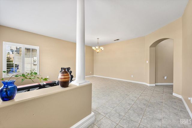 9713 Mona Lisa Lane, Bakersfield, CA 93312