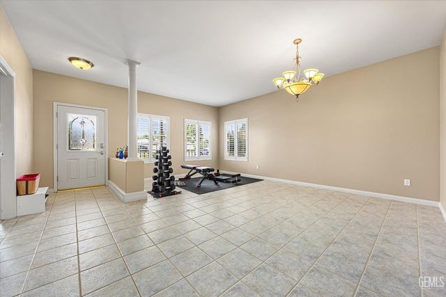 9713 Mona Lisa Lane, Bakersfield, CA 93312