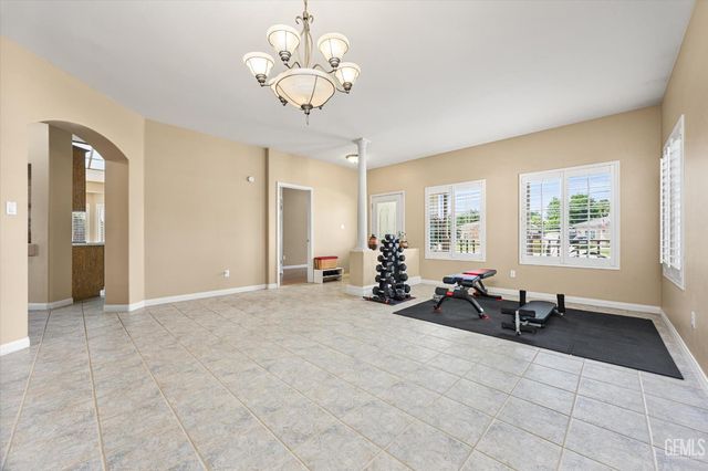 9713 Mona Lisa Lane, Bakersfield, CA 93312