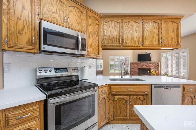 9713 Mona Lisa Lane, Bakersfield, CA 93312