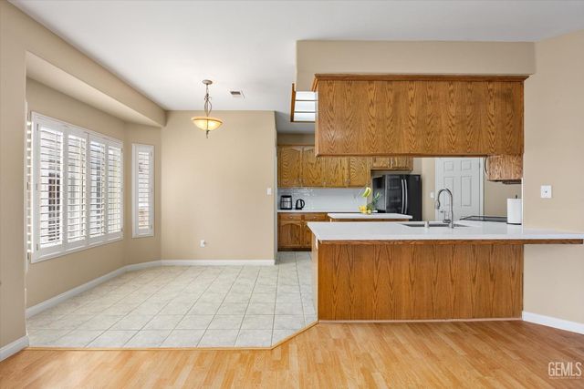 9713 Mona Lisa Lane, Bakersfield, CA 93312