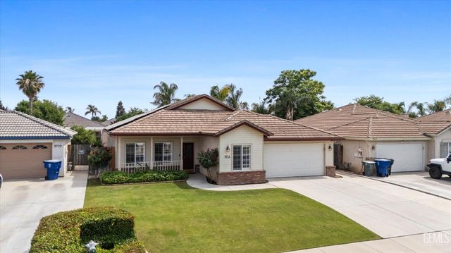 9713 Mona Lisa Lane, Bakersfield, CA 93312