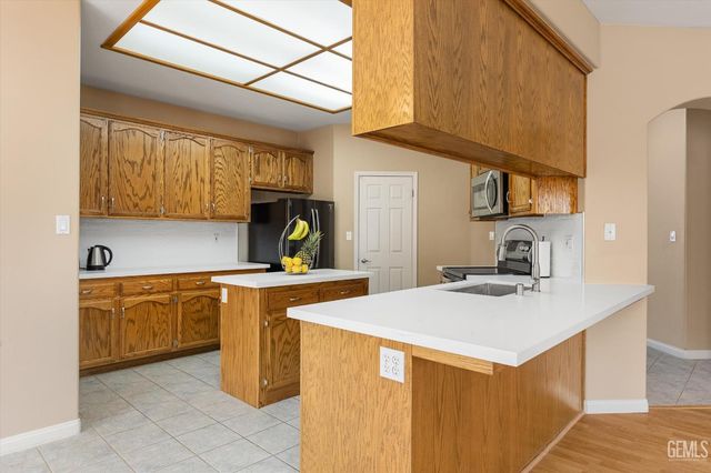 9713 Mona Lisa Lane, Bakersfield, CA 93312