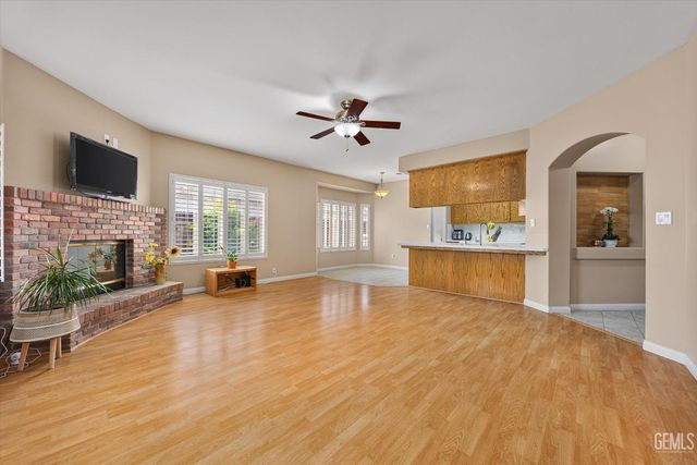 9713 Mona Lisa Lane, Bakersfield, CA 93312