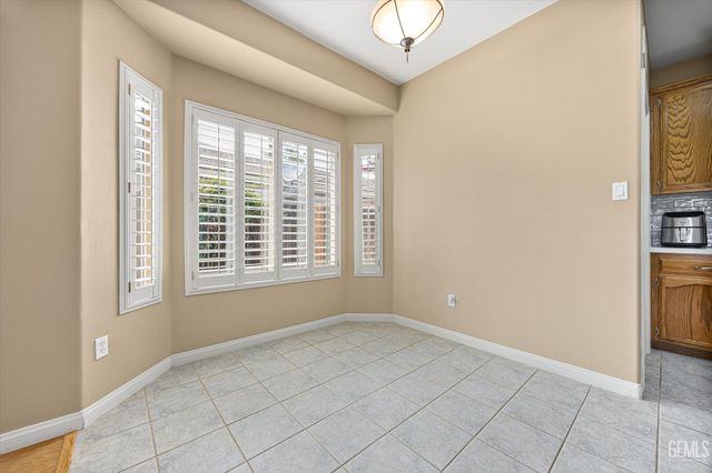 9713 Mona Lisa Lane, Bakersfield, CA 93312