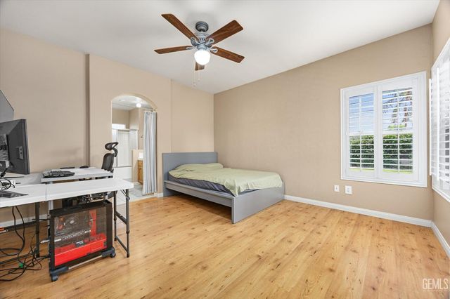 9713 Mona Lisa Lane, Bakersfield, CA 93312