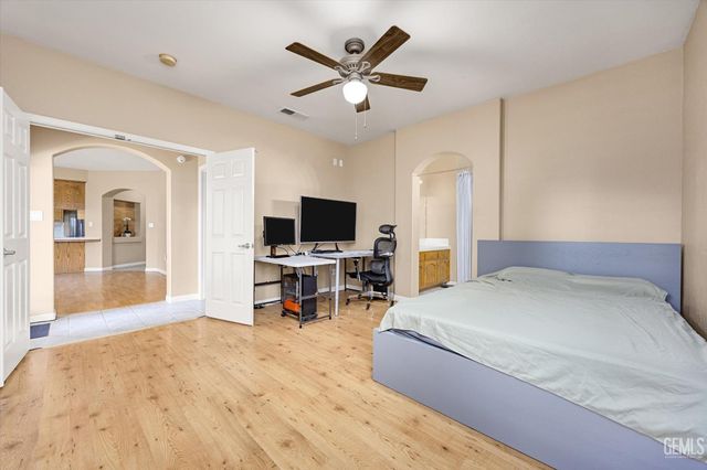 9713 Mona Lisa Lane, Bakersfield, CA 93312