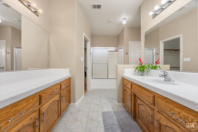 9713 Mona Lisa Lane, Bakersfield, CA 93312