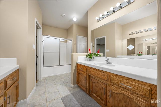 9713 Mona Lisa Lane, Bakersfield, CA 93312