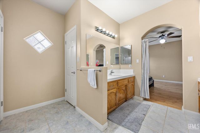 9713 Mona Lisa Lane, Bakersfield, CA 93312