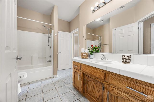 9713 Mona Lisa Lane, Bakersfield, CA 93312