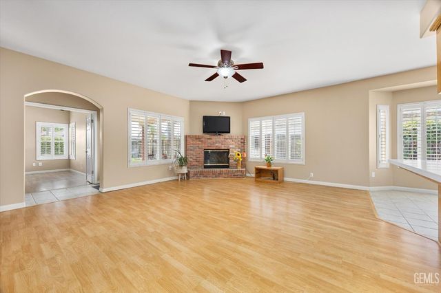 9713 Mona Lisa Lane, Bakersfield, CA 93312