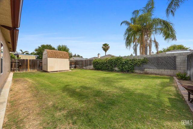 9713 Mona Lisa Lane, Bakersfield, CA 93312
