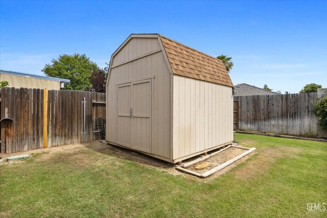 9713 Mona Lisa Lane, Bakersfield, CA 93312