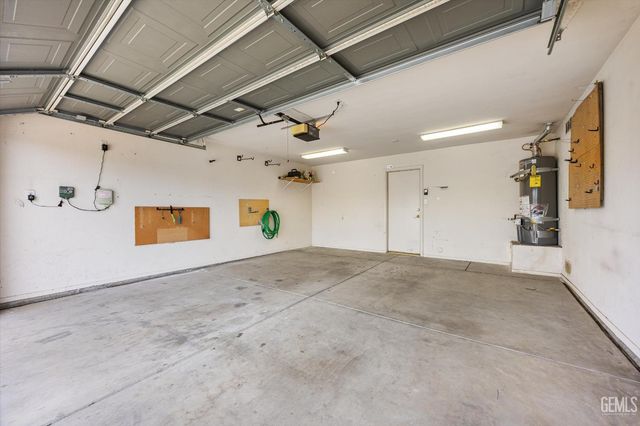 9713 Mona Lisa Lane, Bakersfield, CA 93312