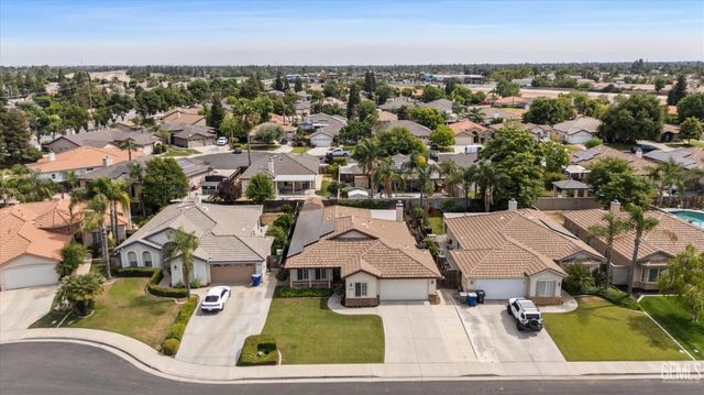 9713 Mona Lisa Lane, Bakersfield, CA 93312
