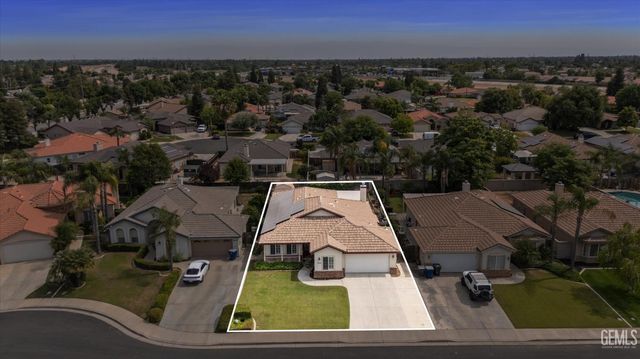 9713 Mona Lisa Lane, Bakersfield, CA 93312
