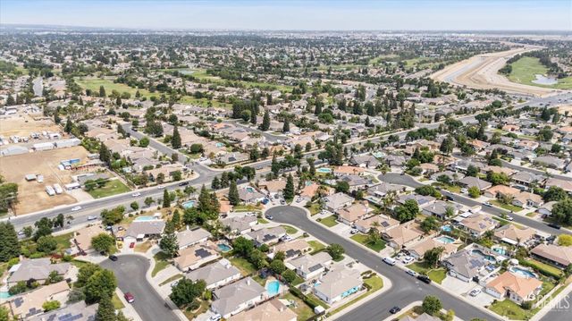 9713 Mona Lisa Lane, Bakersfield, CA 93312