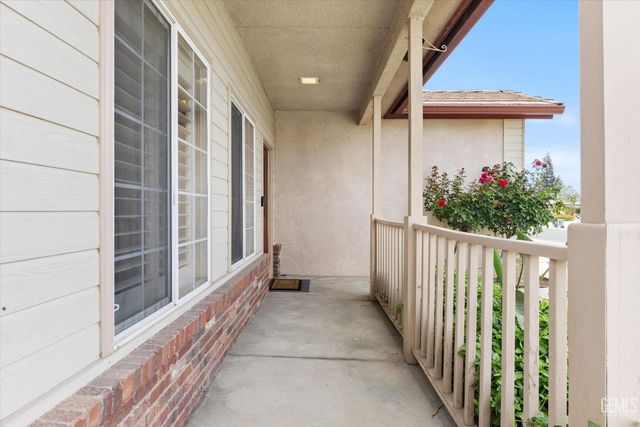 9713 Mona Lisa Lane, Bakersfield, CA 93312