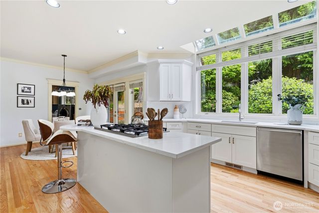 7214 204th Dr NE, Redmond, WA 98053