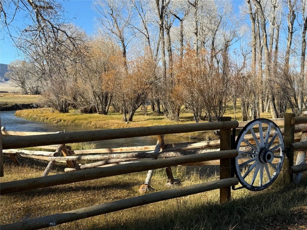 Address unavailable. photo 4