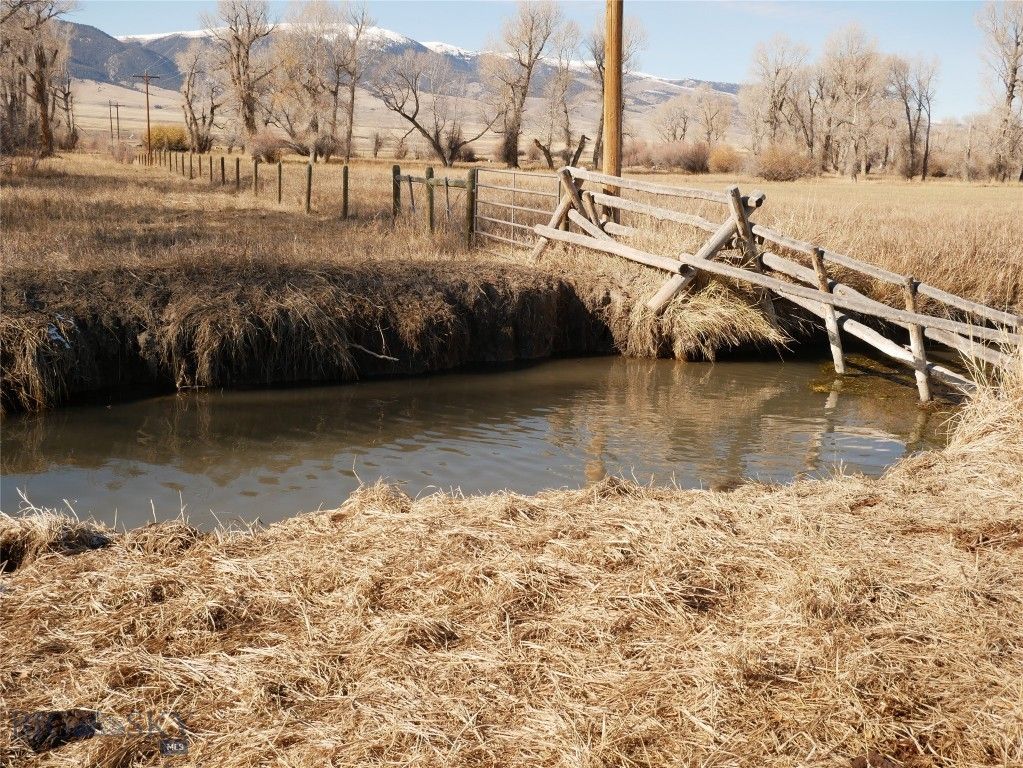 Address unavailable. photo 68