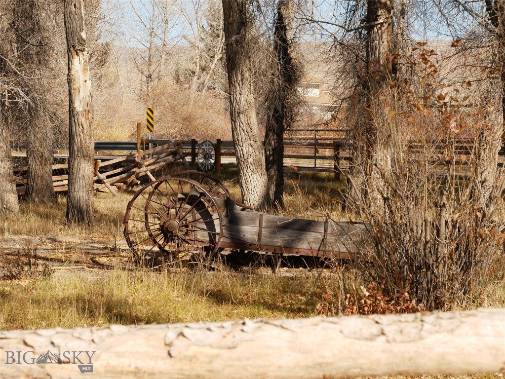 Address unavailable. photo 74