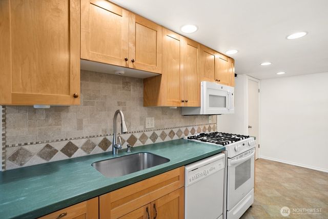 616 S 25th Street, Renton, WA 98055