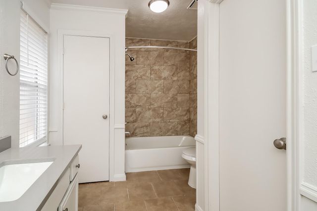 4919 Bayboro Park Drive, Friendswood, TX 77546