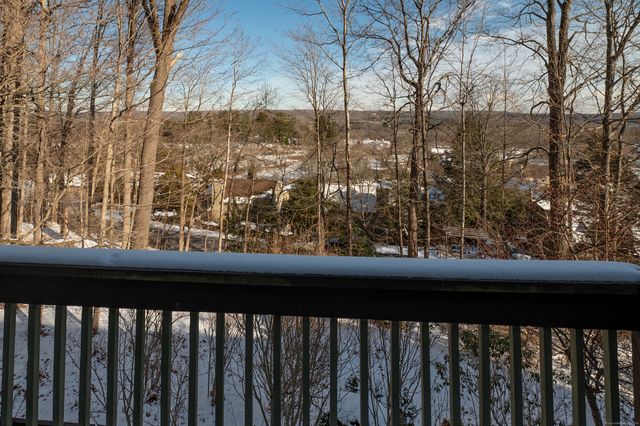 86 Heritage Village D, Southbury, CT 06488
