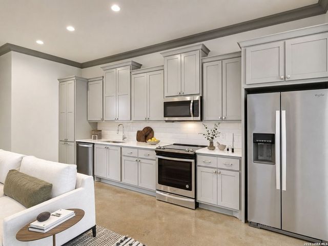 803 E Park Ave Unit 105, San Antonio, TX 78212