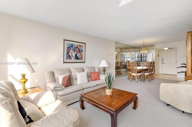 600 Parkview Dr 601, Hallandale Beach, FL 33009