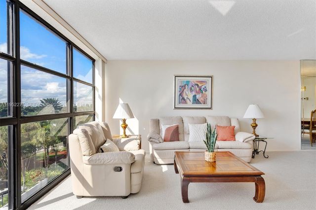 600 Parkview Dr 601, Hallandale Beach, FL 33009