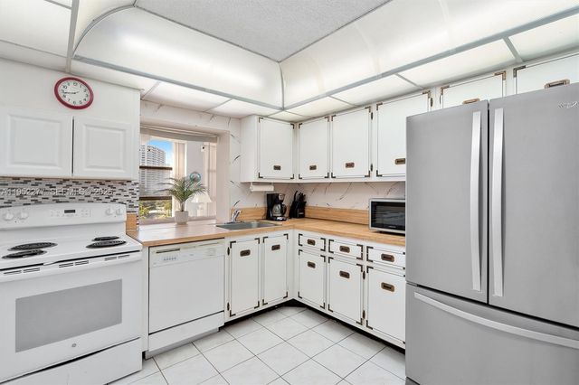 600 Parkview Dr 601, Hallandale Beach, FL 33009