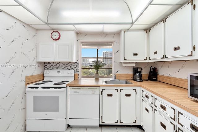 600 Parkview Dr 601, Hallandale Beach, FL 33009