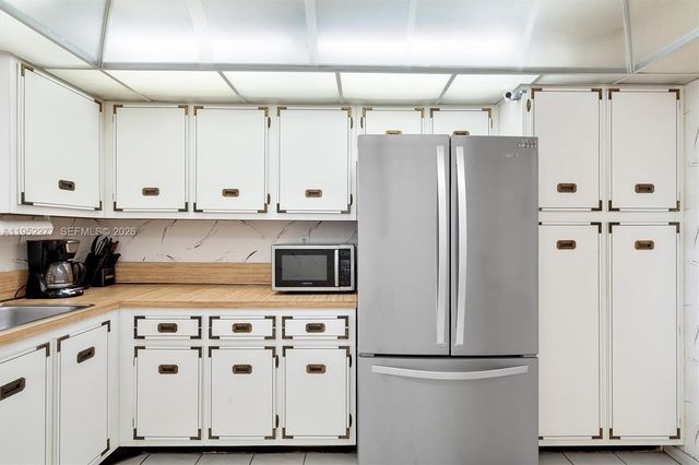 600 Parkview Dr 601, Hallandale Beach, FL 33009