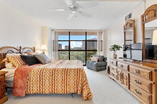 600 Parkview Dr 601, Hallandale Beach, FL 33009