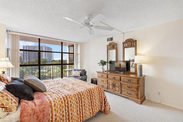 600 Parkview Dr 601, Hallandale Beach, FL 33009