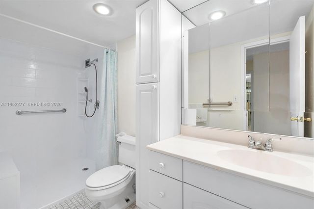 600 Parkview Dr 601, Hallandale Beach, FL 33009