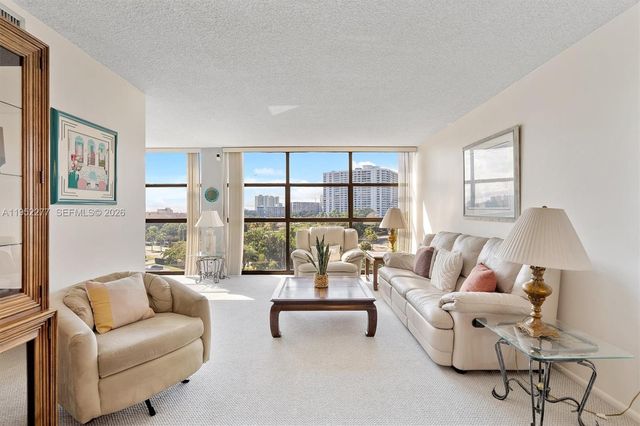 600 Parkview Dr 601, Hallandale Beach, FL 33009