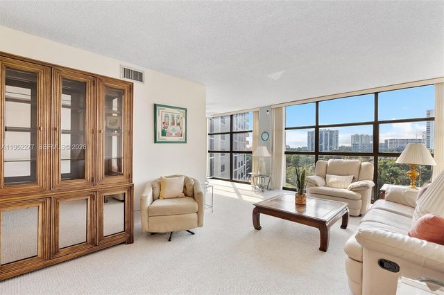 600 Parkview Dr 601, Hallandale Beach, FL 33009