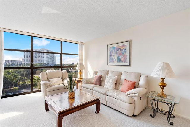 600 Parkview Dr 601, Hallandale Beach, FL 33009