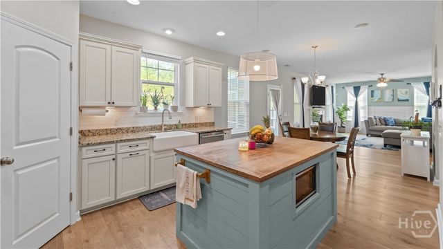 949 Castleoak Drive, Richmond Hill, GA 31324