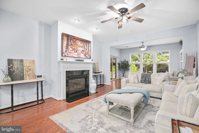 183 LONG POINT DR, Fredericksburg, VA 22406