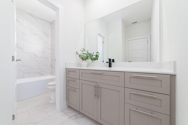 11916 S Hoa Sen Circle, Houston, TX 77072