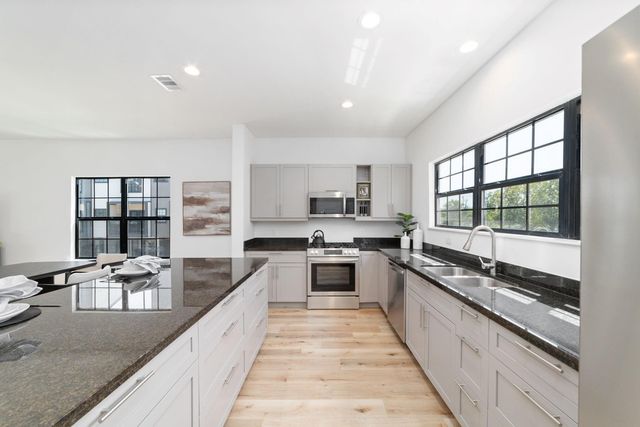 11916 S Hoa Sen Circle, Houston, TX 77072