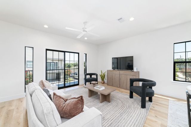 11916 S Hoa Sen Circle, Houston, TX 77072