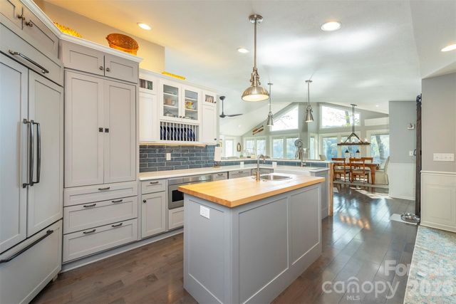 147 Watergate Road, Lake Lure, NC 28746