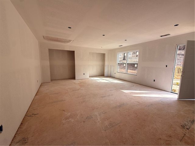 1902 N Double Springs Road, Fayetteville, AR 72704