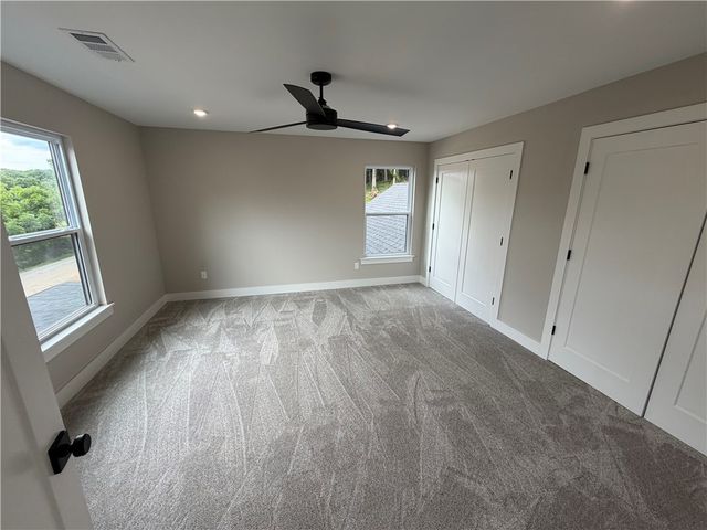 1902 N Double Springs Road, Fayetteville, AR 72704